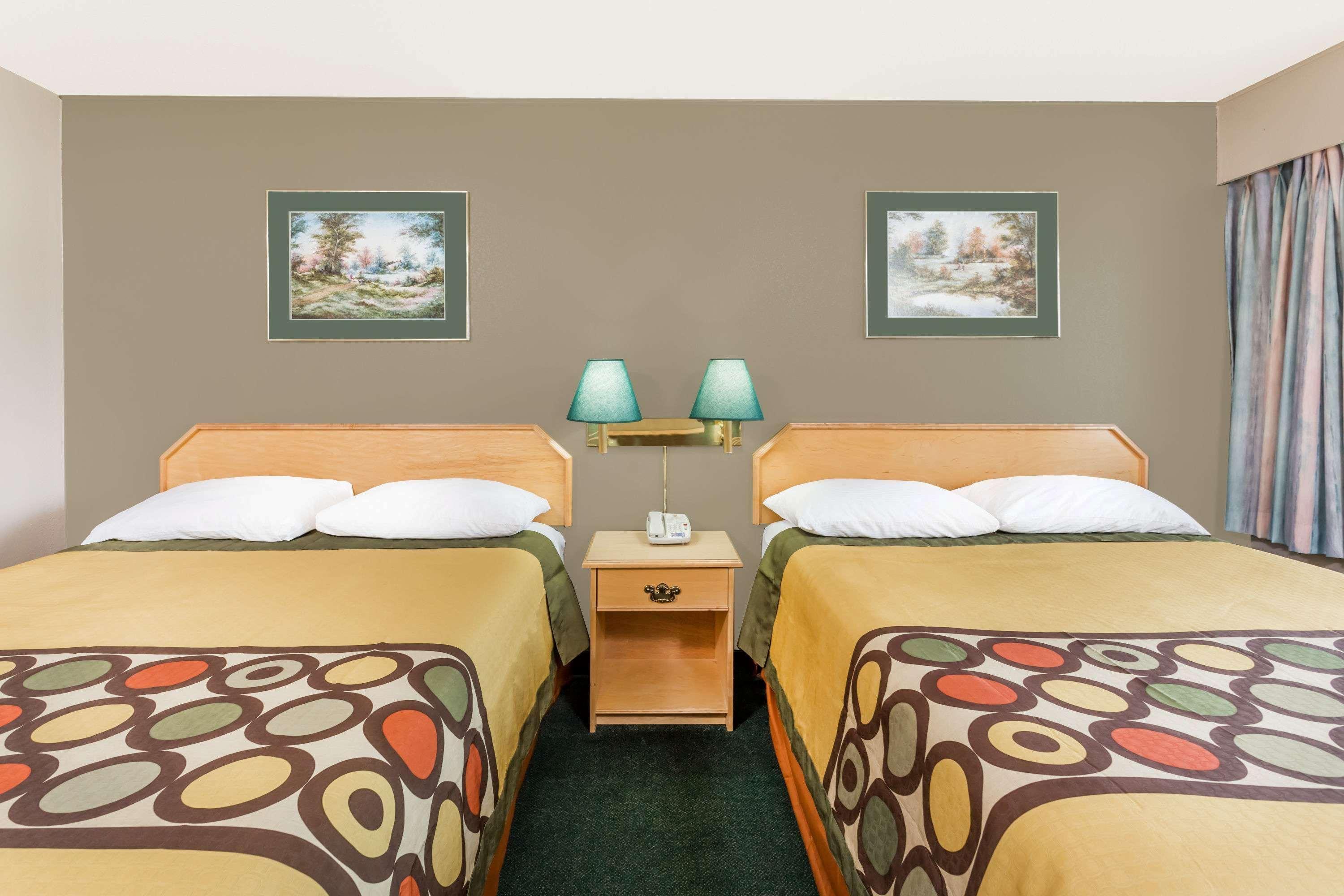 Super 8 By Wyndham Quesnel Bc Hotel Luaran gambar