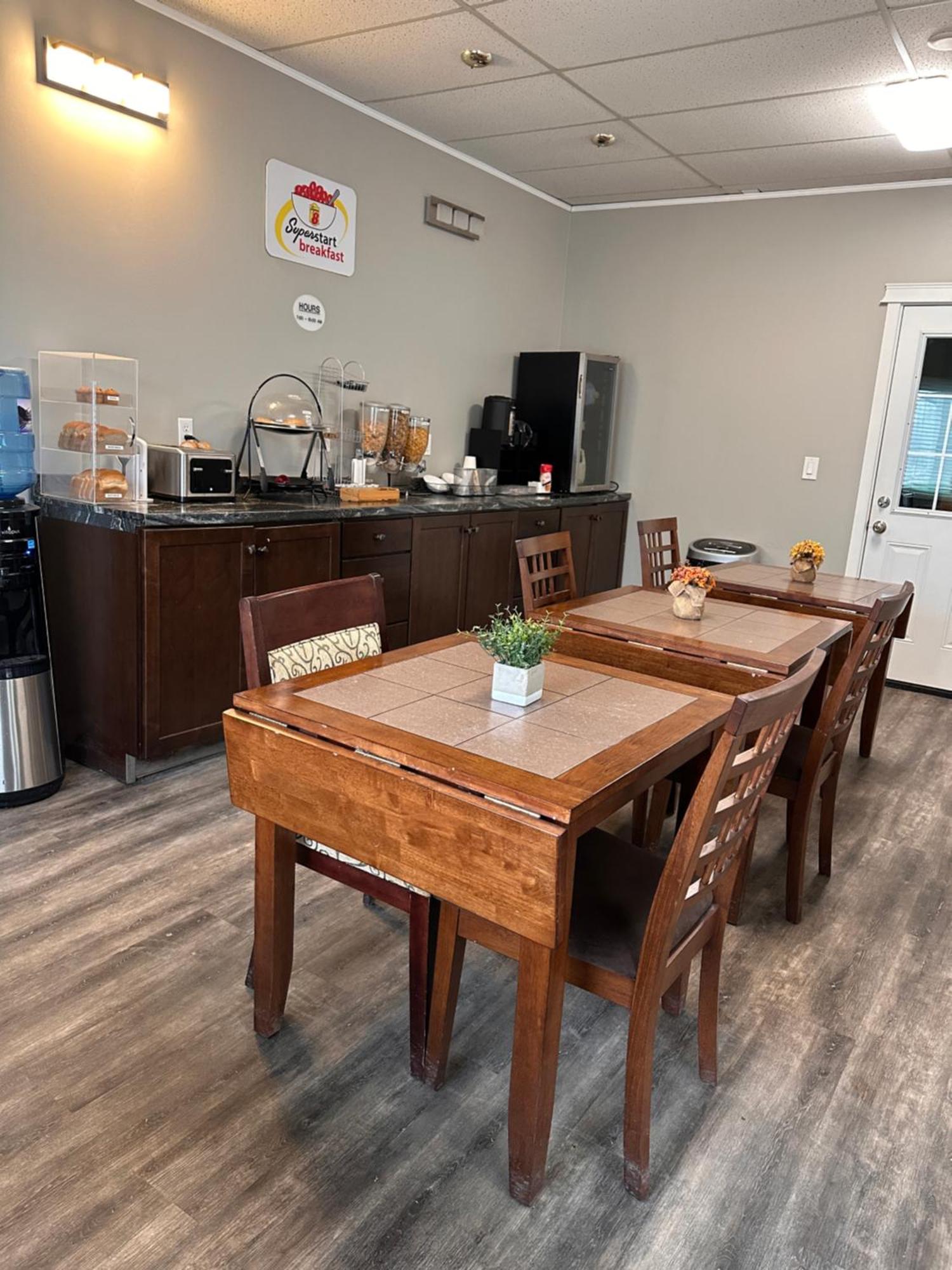 Super 8 By Wyndham Quesnel Bc Hotel Luaran gambar