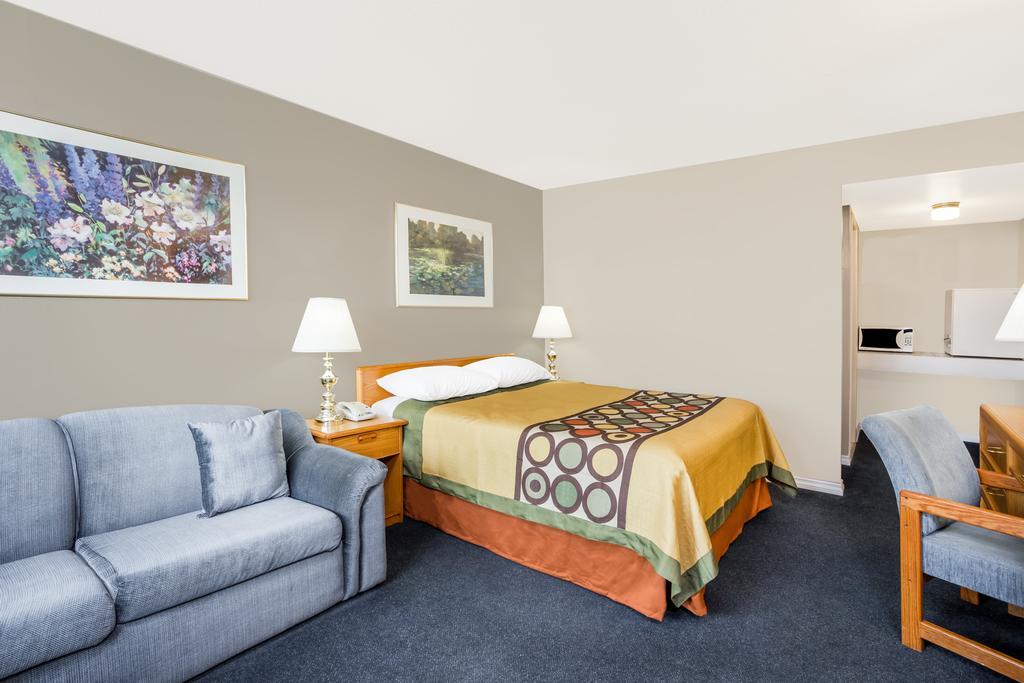 Super 8 By Wyndham Quesnel Bc Hotel Luaran gambar