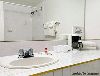 Super 8 By Wyndham Quesnel Bc Hotel Bilik gambar