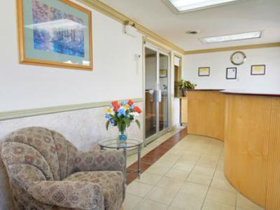 Super 8 By Wyndham Quesnel Bc Hotel Dalaman gambar